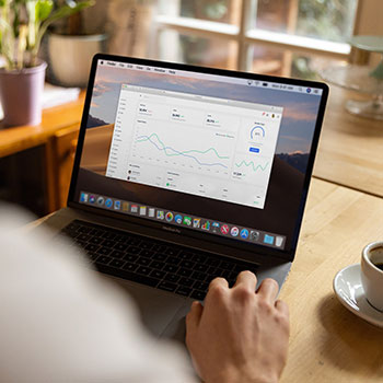 蘑菇短视频在楼道拍的情绪失控，我一下就绷不住了｜我真的服了